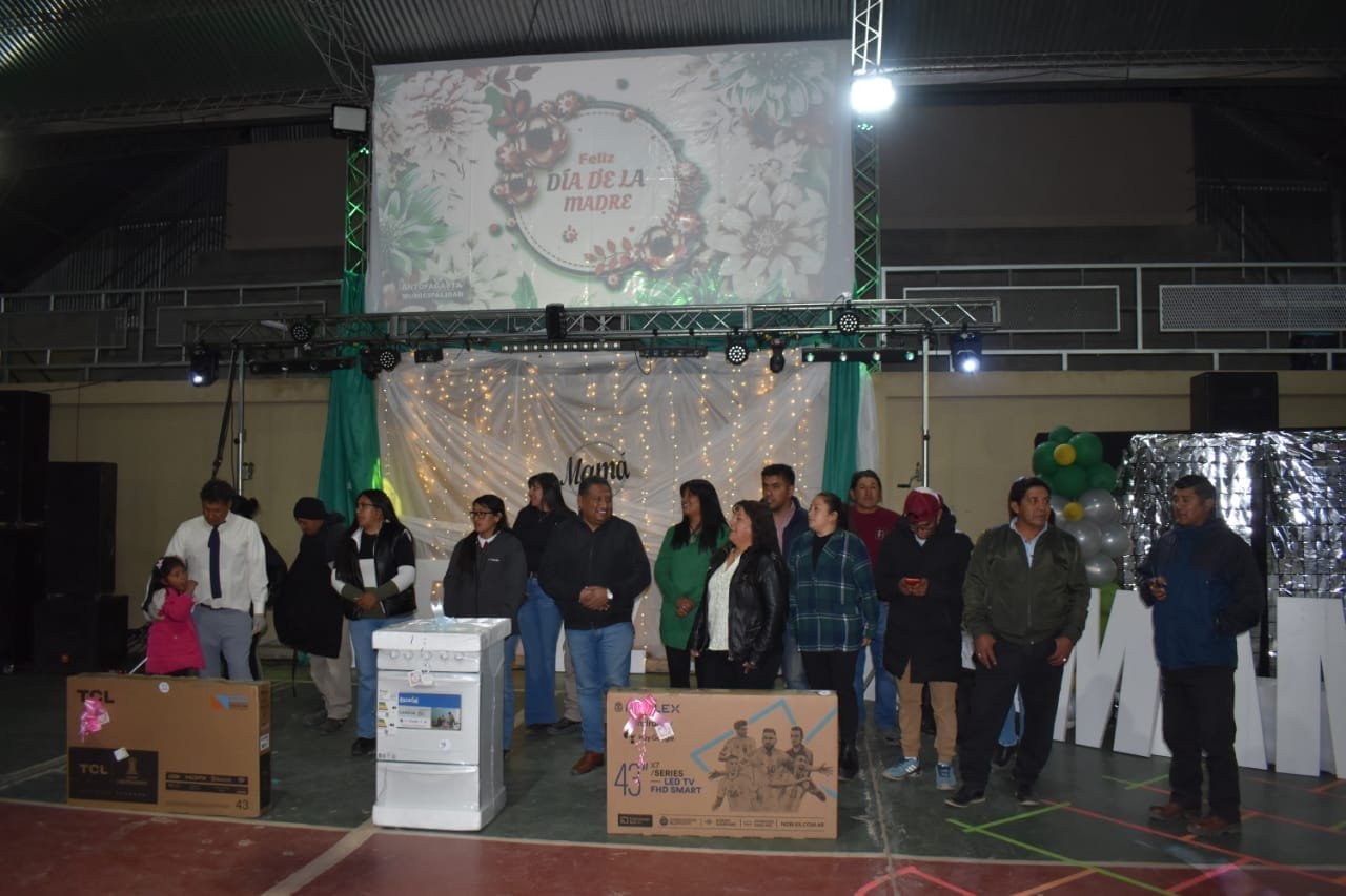 Mario Cusipuma, festejo dia de la madre
