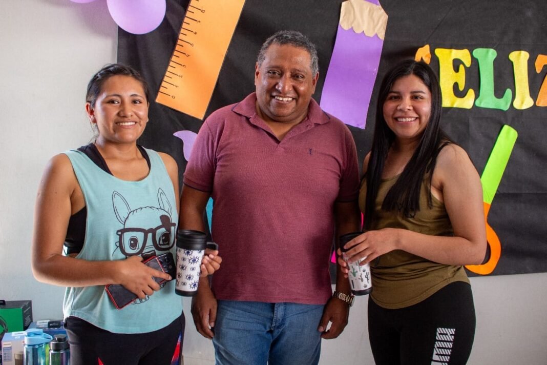 Mario Cusipuma, Estudiantes Universitarios