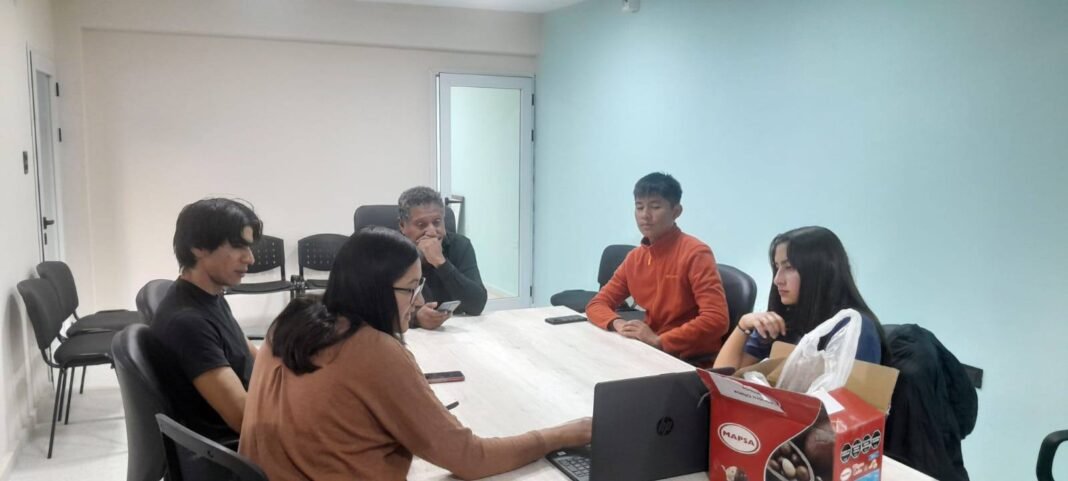 Cinco alumnos de la Escuela Secundario de Antofagasta inician encuentros con otros jóvenes de intercambio en el Rotary Club