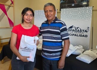 Entrega de útiles escolares a estudiantes antofagasteños